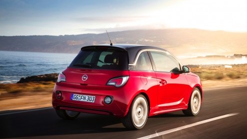In Lissabon maken we momenteel kennis met de nieuwe Opel Adam. Hoe zijn de eerste kilometers bevallen? Vandaag alvast een eerste rij-indruk met wat extra details over de toekomst van Adam. Er zit nog 