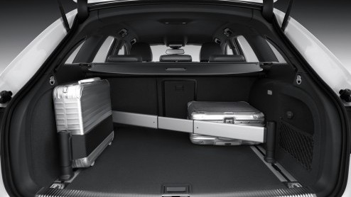In navolging van de vernieuwde Audi A4 Limousine en Avant staat vanaf volgende maand de geretoucheerde A4 allroad in de showroom. Prijzen vallen tot 3000 euro lager uit dan voorheen; de vanafprijs lig