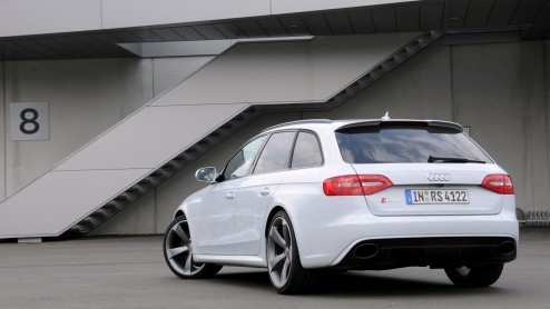 Alle detailinformatie omtrent de Audi RS4 Avant is al lang en breed uitgemeten hier op Autovandaag.nl. Het enige wat ontbrak was de prijsstelling en die is nu ook geen geheim meer.