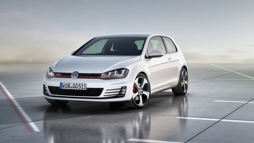 Twee tegenpolen van de zevende generatie Volkswagen Golf vinden we op de beursvloer in Parijs: de GTI en de BlueMotion. Met een gemiddeld verbruik van 1 op 31,2 is de BlueMotion de zuinigste Golf ooit