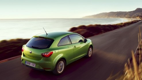 De vernieuwde Seat Ibiza staat vanaf april bij de dealers en dus maakt de importeur prijskaartjes bekend. Instappen kan vanaf 12.145 euro, inclusief vier jaar garantie. Vanaf de introductie staat een 