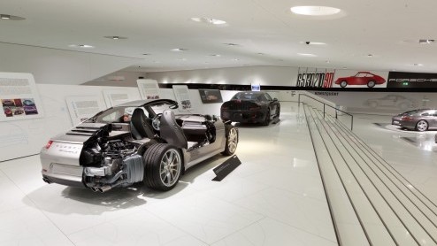 Al meer dan 40 jaar wordt de Porsche 911 gezien als een icoon onder de sportwagens. De introductie van de nieuwe Typ 991 is dan ook een bijzondere tentoonstelling in het Porsche Museum Stuttgart waa