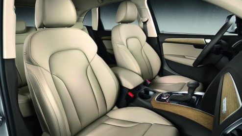 Audi maakt zich op voor de vernieuwde Q5; we gaan er binnenkort mee rijden en de orderboeken zijn geopend. Daarom is alvast de prijslijst onder onze neus gedrukt; de vernieuwde Q5 is er vanaf 46.500 e