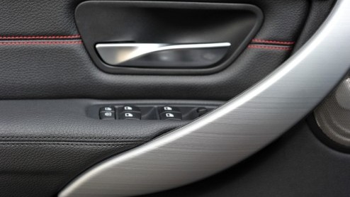 De nieuwe BMW 3 Serie belooft een goed nieuws show te worden dankzij innovatieve moderne snufjes, nog zuiniger motoren en meer interieurruimte. Grote vraag is nu hoe de F30-generatie zich op de weg