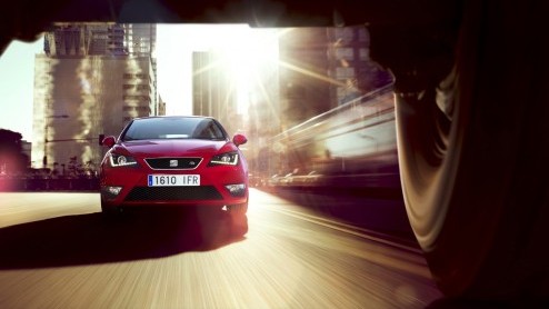 De vernieuwde Seat Ibiza staat vanaf april bij de dealers en dus maakt de importeur prijskaartjes bekend. Instappen kan vanaf 12.145 euro, inclusief vier jaar garantie. Vanaf de introductie staat een 