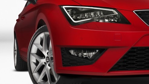 Na een onbedoelde sneak preview in de fabriek is de nieuwe Seat Leon nu helemaal officieel. De derde generatie is compleet nieuw en daardoor verrassend op het gebied van brandstofefficintie en luxe.