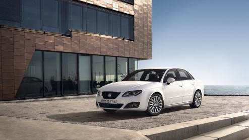 Seat kijkt al naar het najaar en geeft de Exeo een update. Naast nieuwe bi-xenon koplampen, LED-dagrijverlichting en andere bekledingstoffen in het interieur werden ook de TDI-motoren zuiniger.