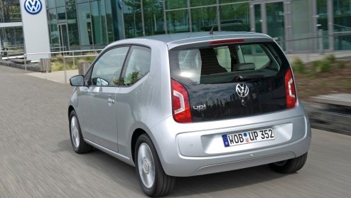 Volkswagen heeft de orderboeken voor de up! geopend. De vierpersoons stadsrakker staat vanaf februari 2012 in de showroom vanaf 8490 euro, met keuze uit twee benzinemotoren en drie uitrustingsniveaus