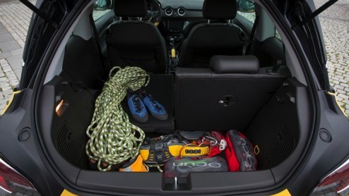 In Lissabon maken we momenteel kennis met de nieuwe Opel Adam. Hoe zijn de eerste kilometers bevallen? Vandaag alvast een eerste rij-indruk met wat extra details over de toekomst van Adam. Er zit nog 