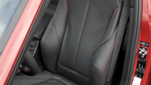 De nieuwe BMW 3 Serie belooft een goed nieuws show te worden dankzij innovatieve moderne snufjes, nog zuiniger motoren en meer interieurruimte. Grote vraag is nu hoe de F30-generatie zich op de weg