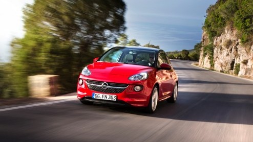 In Lissabon maken we momenteel kennis met de nieuwe Opel Adam. Hoe zijn de eerste kilometers bevallen? Vandaag alvast een eerste rij-indruk met wat extra details over de toekomst van Adam. Er zit nog 