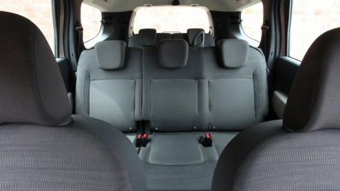 Een nieuwe zevenzits MPV aanbieden van het formaat Grand Scenic, de bagageruimte van een Espace maar met het prijskaartje van een Modus. Rara hoe kan dat? Dacia weet hoe: met de Lodgy! Dat willen we w