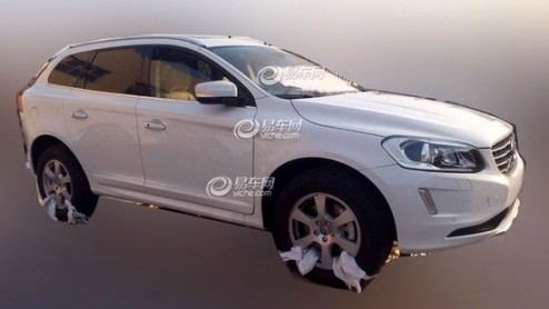 Volvo heeft onlangs aangekondigd de bestaande modellen op te gaan frissen. Naast de V40 moet in twee jaar het gamma weer helemaal bij de tijd zijn. Na foto's van de S80 duikt nu een vernieuwde XC60 op