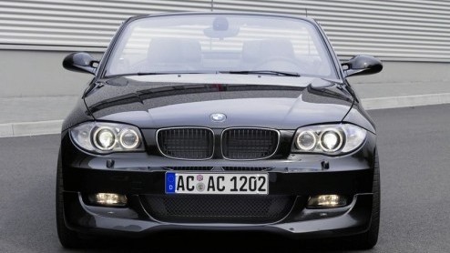 Wie de door ons gereden BMW 120iA Cabrio nog net wat tam vind, kan zich melden bij het team van AC Schnitzer. Deze gerenommeerde BMW-tuner heeft motortuning en een stylingpakket klaarliggen, om je ope