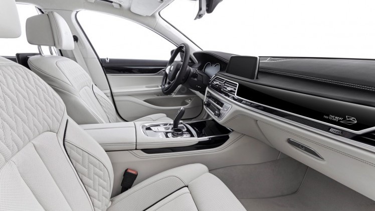 BMW 7 Serie viert 100 jarig bestaan van BMW met de door BMW Individual op smaak gebrachte The Next 100 Years uitvoering.