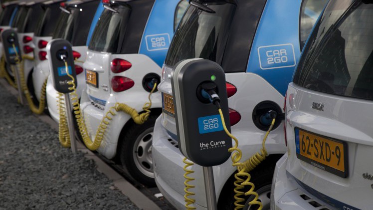 AutoVandaag viert in samenwerking met Athlon 100 jaar mobiliteit. In dit artikel staat de Witkar en de opkomst van autodelen in Nederland centraal met initiatieven zoals Greenwheels en Car2go.