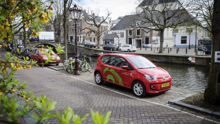 AutoVandaag viert in samenwerking met Athlon 100 jaar mobiliteit. In dit artikel staat de Witkar en de opkomst van autodelen in Nederland centraal met initiatieven zoals Greenwheels en Car2go.