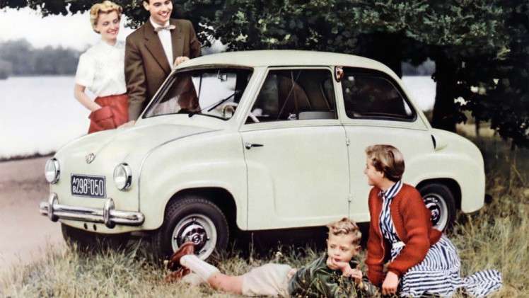 AutoVandaag viert in samenwerking met Athlon 100 jaar mobiliteit. In dit artikel staat de dwergauto centraal, ook wel de microcar genoemd. Kleine auto's met een bijzondere geschiedenis belicht.