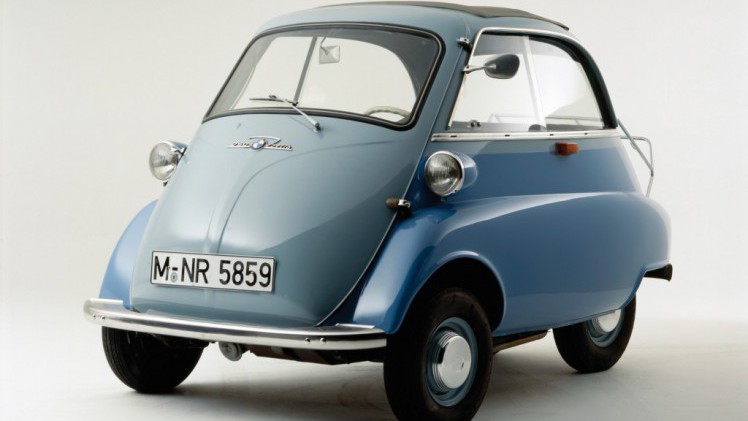 AutoVandaag viert in samenwerking met Athlon 100 jaar mobiliteit. In dit artikel staat de dwergauto centraal, ook wel de microcar genoemd. Kleine auto's met een bijzondere geschiedenis belicht.