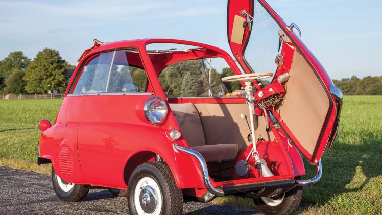 AutoVandaag viert in samenwerking met Athlon 100 jaar mobiliteit. In dit artikel staat de dwergauto centraal, ook wel de microcar genoemd. Kleine auto's met een bijzondere geschiedenis belicht.