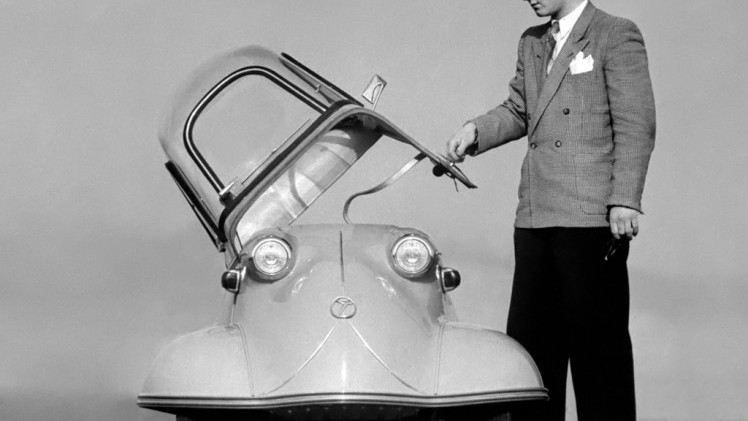 AutoVandaag viert in samenwerking met Athlon 100 jaar mobiliteit. In dit artikel staat de dwergauto centraal, ook wel de microcar genoemd. Kleine auto's met een bijzondere geschiedenis belicht.