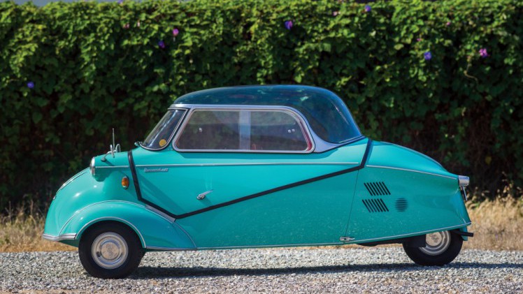 AutoVandaag viert in samenwerking met Athlon 100 jaar mobiliteit. In dit artikel staat de dwergauto centraal, ook wel de microcar genoemd. Kleine auto's met een bijzondere geschiedenis belicht.