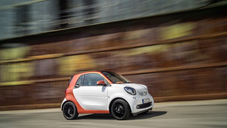 AutoVandaag viert in samenwerking met Athlon 100 jaar mobiliteit. In dit artikel staat de dwergauto centraal, ook wel de microcar genoemd. Kleine auto's met een bijzondere geschiedenis belicht.
