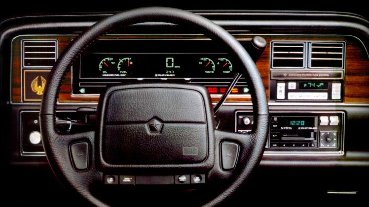 AutoVandaag viert in samenwerking met Athlon Car Lease 100 jaar mobiliteit. In dit artikel staat de opkomst van de cruise control centraal, een innovatie die zich ontwikkelt tot automatische piloot.