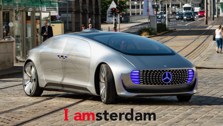 AutoVandaag viert in samenwerking met Athlon Car Lease 100 jaar mobiliteit. In dit artikel staat de opkomst van de cruise control centraal, een innovatie die zich ontwikkelt tot automatische piloot.