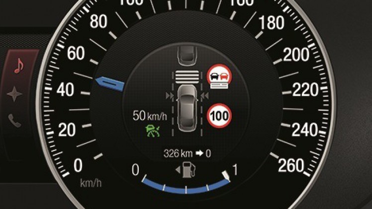 AutoVandaag viert in samenwerking met Athlon Car Lease 100 jaar mobiliteit. In dit artikel staat de opkomst van de cruise control centraal, een innovatie die zich ontwikkelt tot automatische piloot.