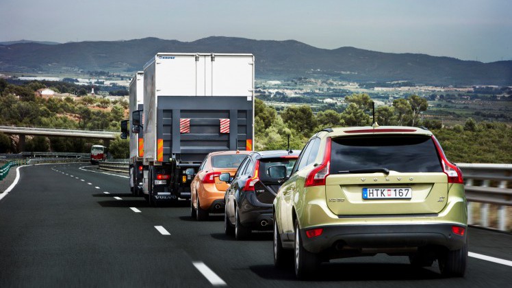 AutoVandaag viert in samenwerking met Athlon Car Lease 100 jaar mobiliteit. In dit artikel staat de opkomst van de cruise control centraal, een innovatie die zich ontwikkelt tot automatische piloot.
