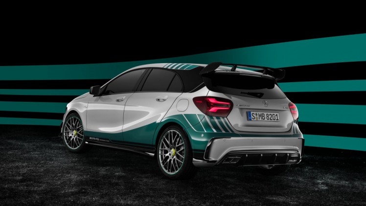 De Mercedes-AMG A 45 4Matic Mercedes AMG Petronas 2015 World Champion Edition viert overwinning in de koningsklasse van de autosport.