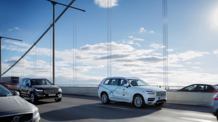 Volvo start experiment met 100 zelfrijdende auto's in China. Het merk overlegt met de overheden om autonoom rijden daar mogelijk te maken.