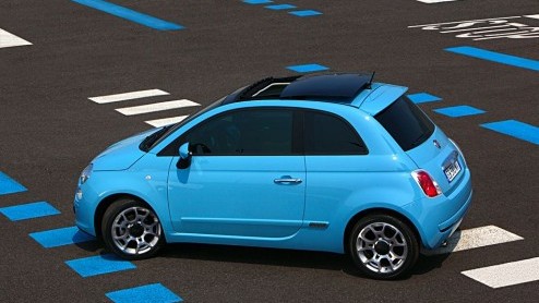 Fiat biedt de 500 TwinAir in een nog zuiniger versie aan. In combinatie met de Dualogic-automaat stoot het Italiaantje nog maar 90 gram/km CO2 uit.