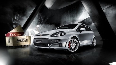 Abarth presenteert aanstaande zondag tijdens Italia a Zandvoort naast de 500C met handbak ook de extra gepeperde versie van de Abarth Punto Evo; de Esseesse met 180 pk en variabele KONI-dempers. Smake