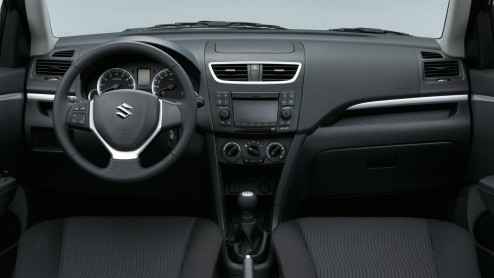 Suzuki viert de zomer  of wat daar op lijkt  met de Swift Summer. Het is een vijfdeurs actiemodel voor snelle beslissers, leverbaar vanaf 12.999 euro.