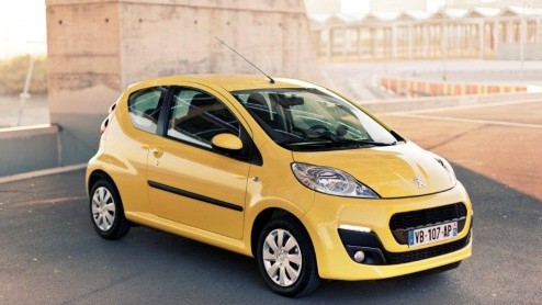 Onlangs heeft Peugeot de vernieuwde 107 gentroduceerd. Vandaag maakt de importeur het bijbehorende leveringsprogramma en de prijzen bekend. De nieuwe 107 is er vanaf 8390 euro. Vanaf de leveringsstar