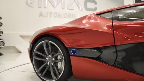 Rimac One World Edition Series elektrisch aangedreven supercar maakt tour door Europa
