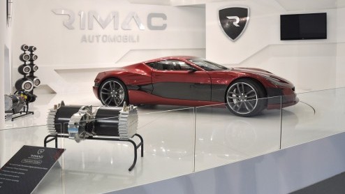 Rimac One World Edition Series elektrisch aangedreven supercar maakt tour door Europa
