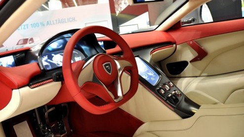Rimac One World Edition Series elektrisch aangedreven supercar maakt tour door Europa