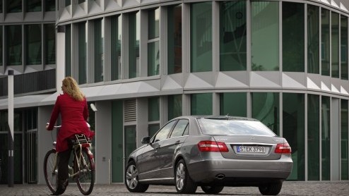 Mercedes-Benz blijft haar modelgamma continu te perfectioneren. Na de facelift van de C-Klasse dient er nu (al) nieuwe motortechniek voor de E-Klasse aan. De Duitsers hebben verse V6- en V8 motoren en