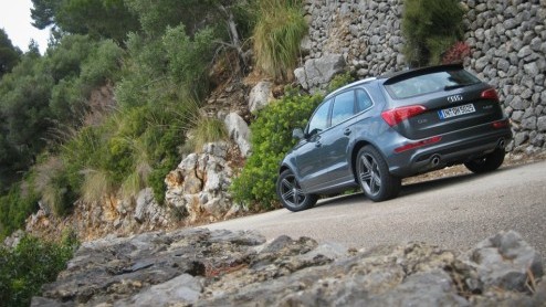 Hybridetechniek. Audi is er al even druk mee maar voegt nu echt het woord bij de daad met de introductie van de Q5 Hybrid quattro. De Duitsers benutten de techniek voor zowel winst in prestaties als v