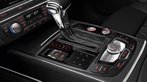 Audi heeft vanaf vandaag de definitieve prijzen van de S6, S7 en S8 rond. Het snelle trio is er vanaf respectievelijk 100.520 euro, 109.990 en 150.100 euro. In juli worden de eerste exemplaren uitgele
