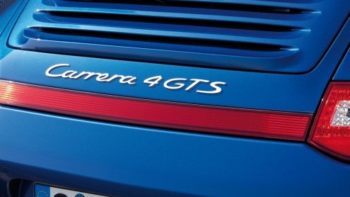 Porsche breidt de top van het modellengamma uit met twee vierwielaangedreven versies van de 911. De Coup en de Cabriolet van de 911 Carrera 4 GTS staan vanaf augustus bij de dealers.