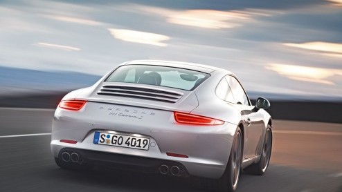 Porsche heeft eindelijk het doek getrokken van de nieuwe 911 Carrera en Carrera S. De nieuweling debuteert op de IAA in Frankfurt, is per direct te bestellen en staat vanaf 3 december in de showroom v
