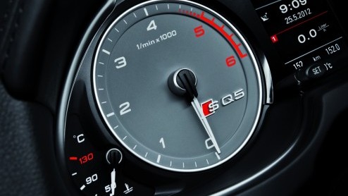 Audi maakt zich op voor de vernieuwde Q5; we gaan er binnenkort mee rijden en de orderboeken zijn geopend. Daarom is alvast de prijslijst onder onze neus gedrukt; de vernieuwde Q5 is er vanaf 46.500 e