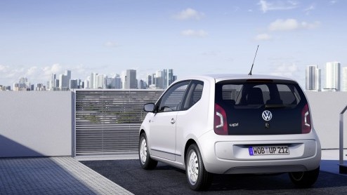 Volkswagen heeft groot nieuws vandaag. Met de nieuwe Up! bestormt het merk het populaire A-segment, zoals de Lupo dat ooit ook deed. Begin 2012 staat-ie al bij de dealer, met voorbeeldige CO2-cijfer