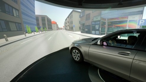 Langzaamaan kunnen we aftellen naar de nieuwe S-Klasse. Dankzij nieuwe binnengedruppelde details weten we dat het nieuwe vlaggenschip van Mercedes-Benz weer bijzondere stappen vooruit zet in comfort e