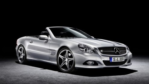 Mercedes-Benz zet de SL-Klasse nog een keer in het zonnetje. Daartoe is de roadster er nu als Grand Edition, een chique aanduiding voor een extra luxe uitgevoerd actiemodel. Het pakket extra's liegt e