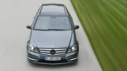 In de omgeving van Tenerife maken we kennis met onder meer de vernieuwde Mercedes C-Klasse. Na de nodige testkilometers begint de Duitser aardig op ons in te werken; een eerste indruk.